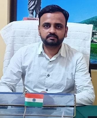 Mayank became the District Youth Officer of Nehru Yuva Kendra