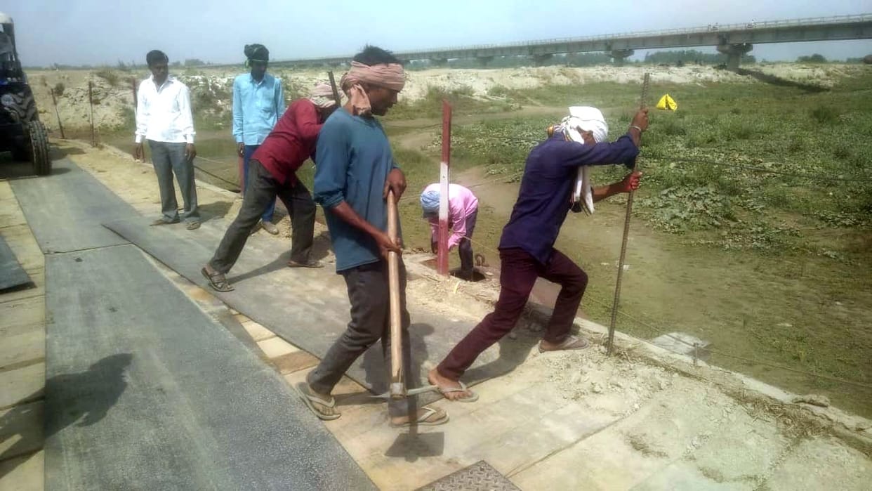 Nearly three lakh people to be affected after removal of pontoon bridge over river Ramganga in shahjahanpur