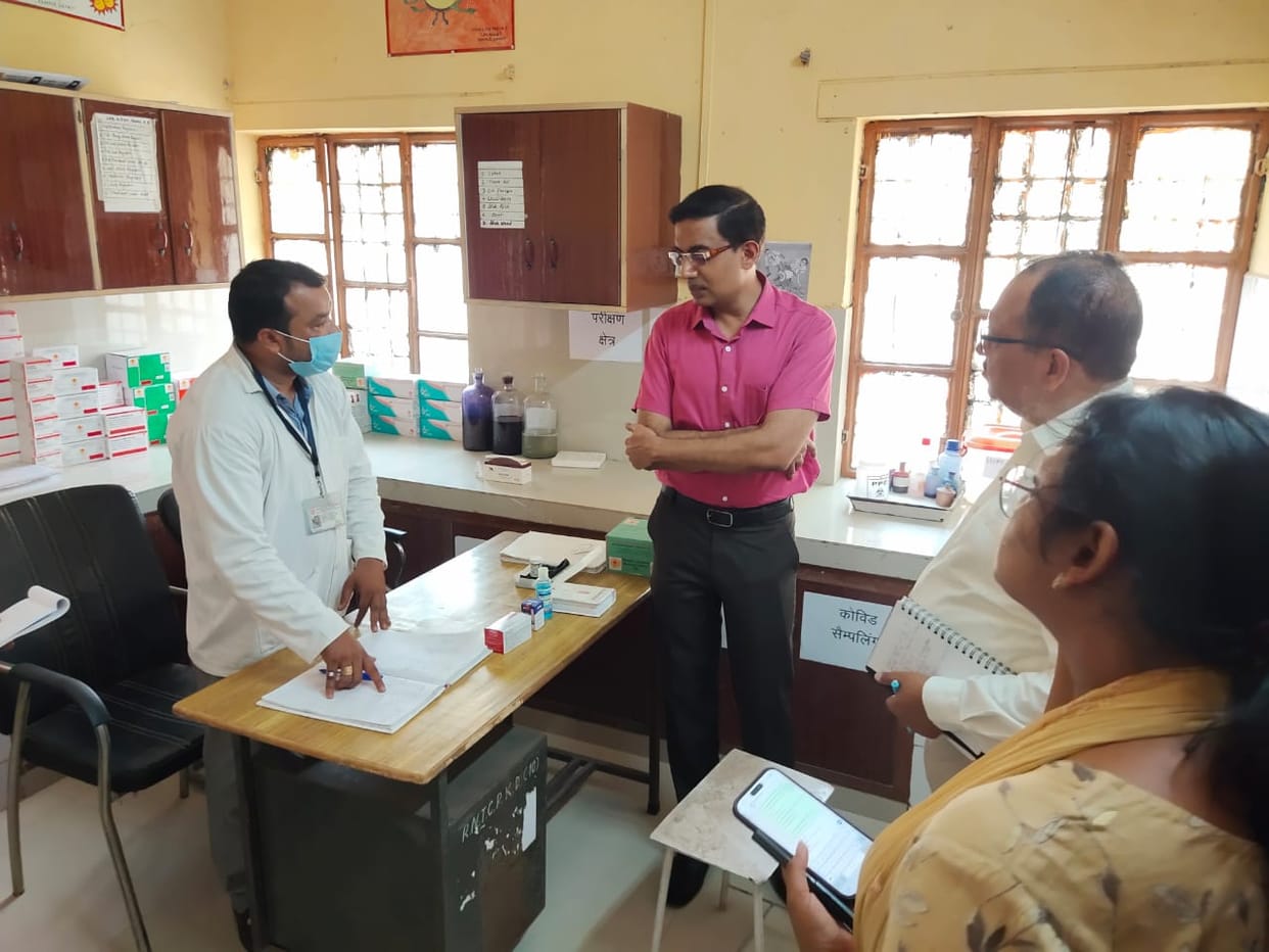 Kanpur Dehat : Divisional Commissioner inspected Raniya PHC, said to complete the standard in 10 days