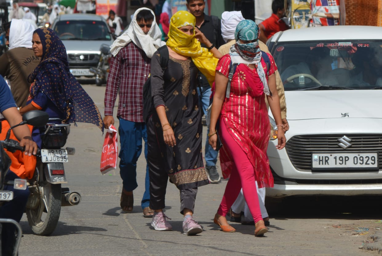 Maximum temperature dropped three degrees due to morning showers