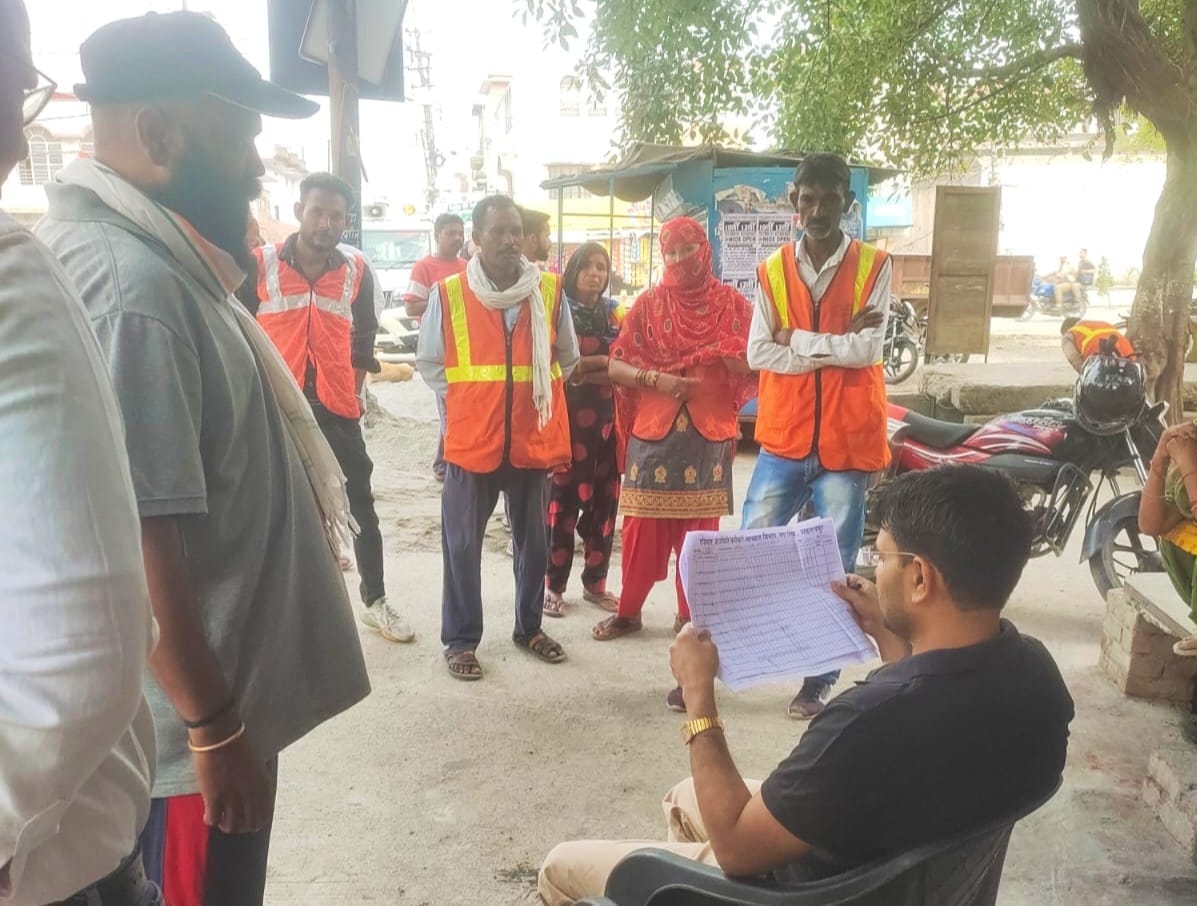 Scavengers found missing after marking attendance, salary of 20 deducted