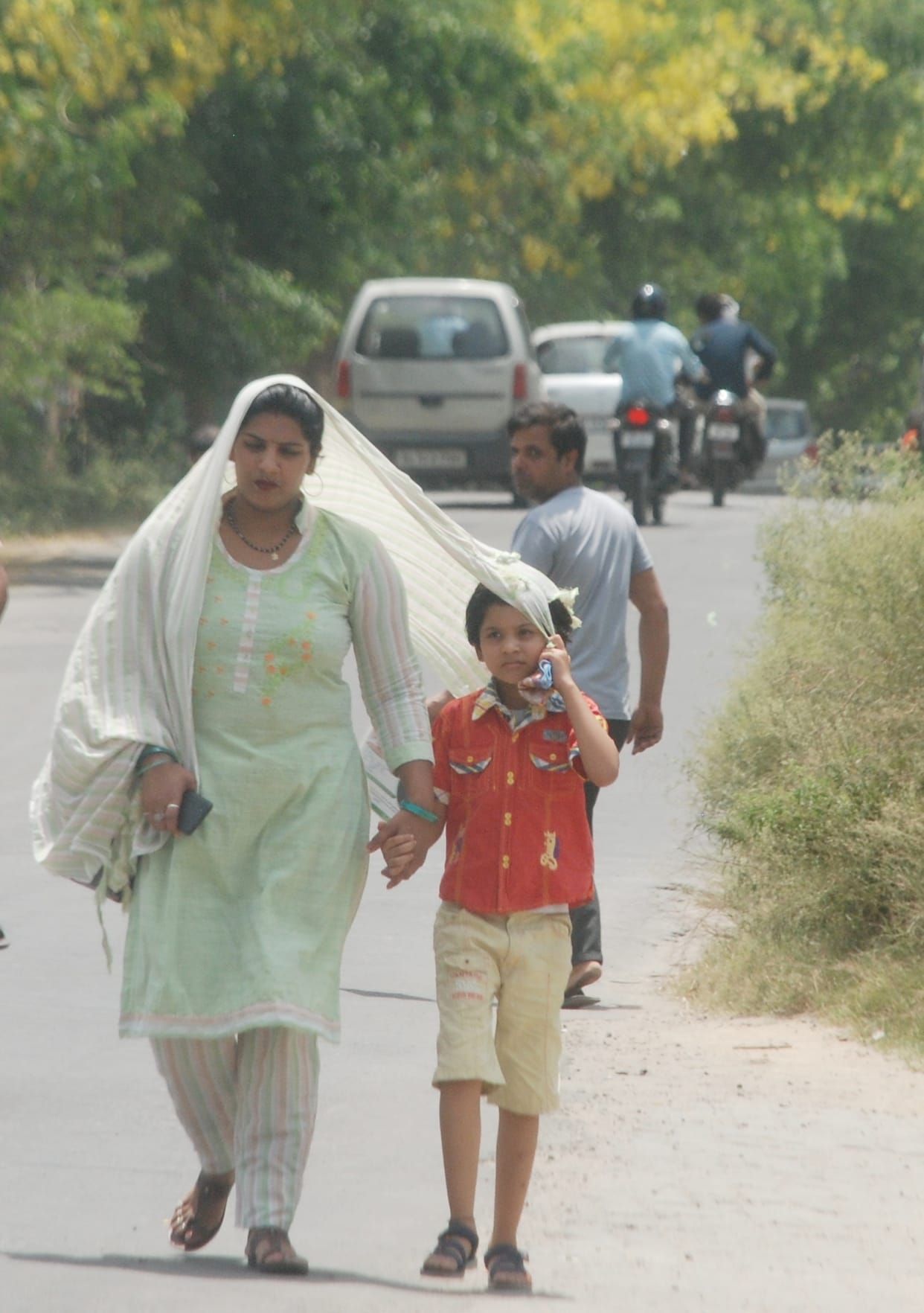 People sweating due to strong sun and hot wind, cloudy in the evening increased humidity