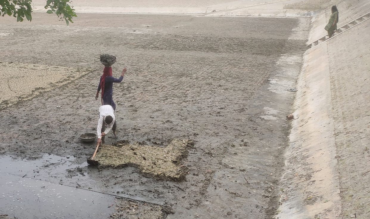 Cleaning of water pots of Mehuwala village started after seven years