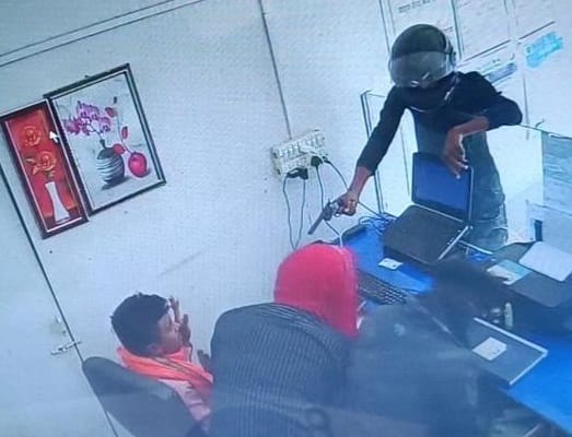 SBI mini bank looted by miscreants in maharajganj