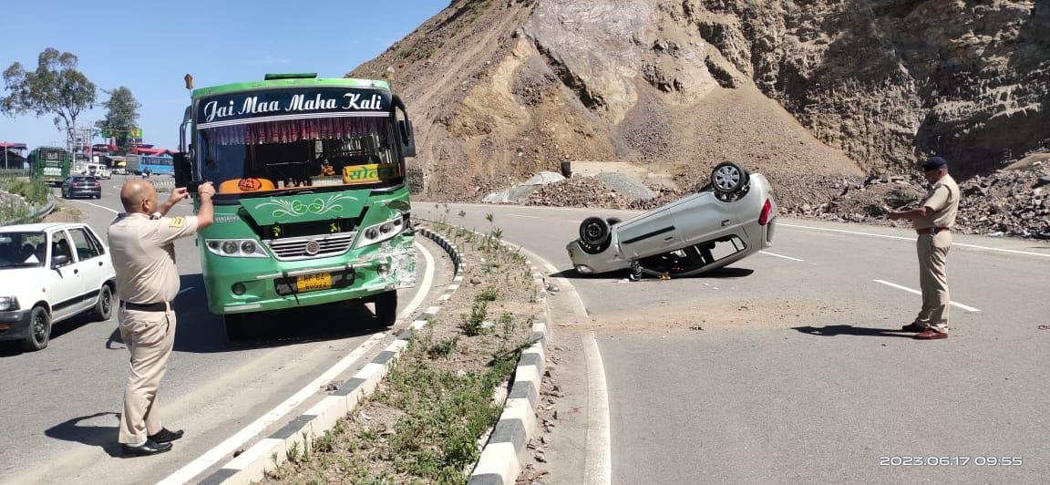 The car hit the bus and overturned on the road
A woman seriously injured including two children