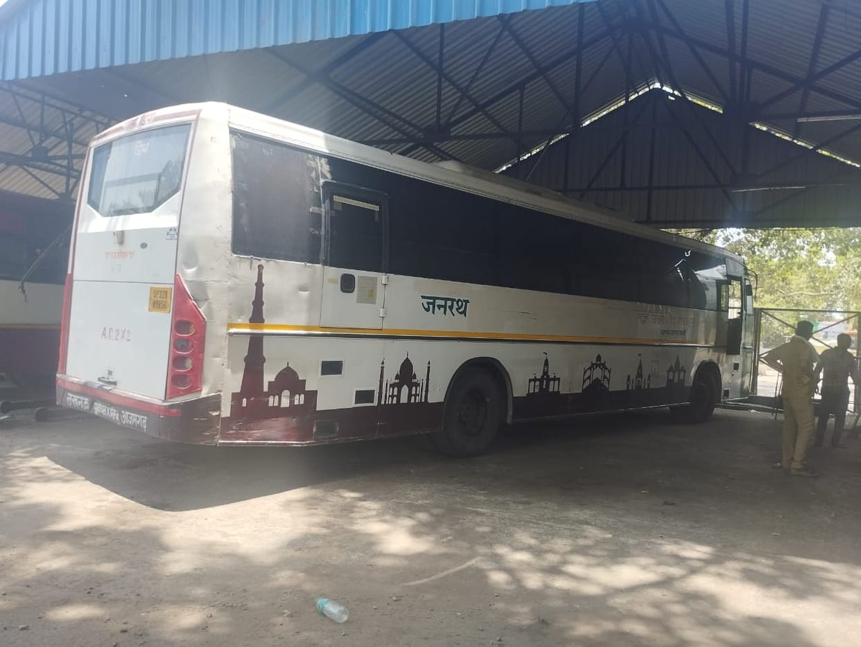 Two out of six AC buses are bad, passengers are traveling by ordinary buses