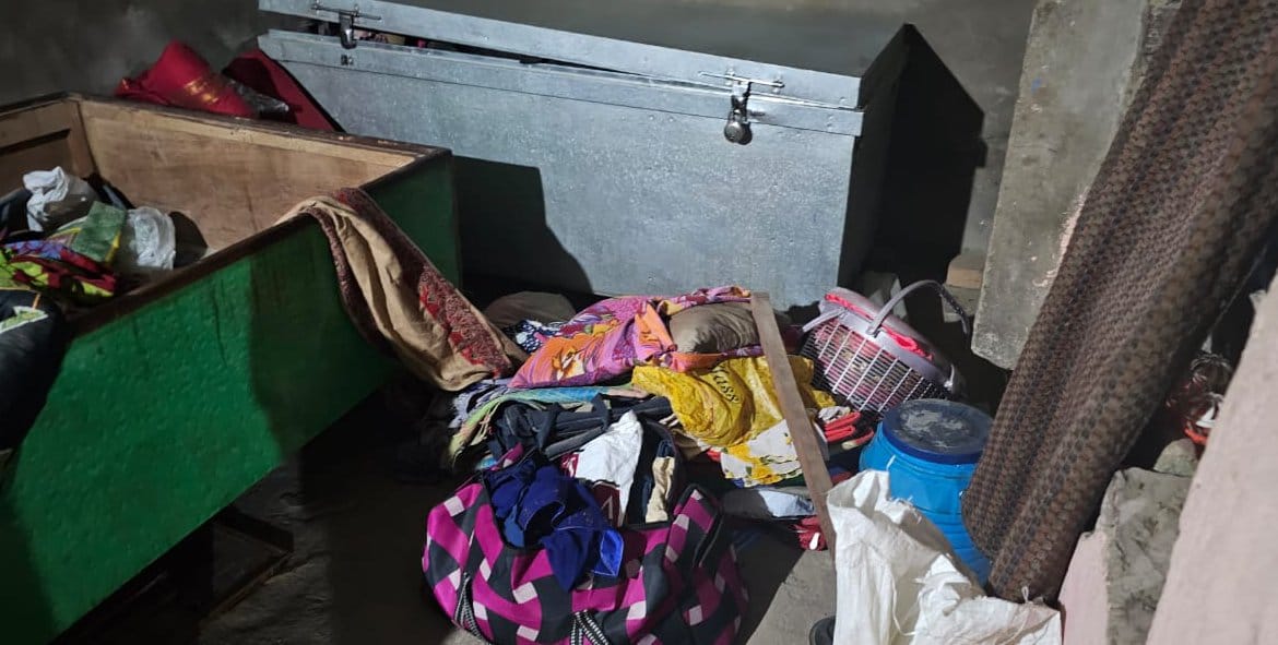 The family kept sleeping, the thieves took away the jewelery worth lakhs