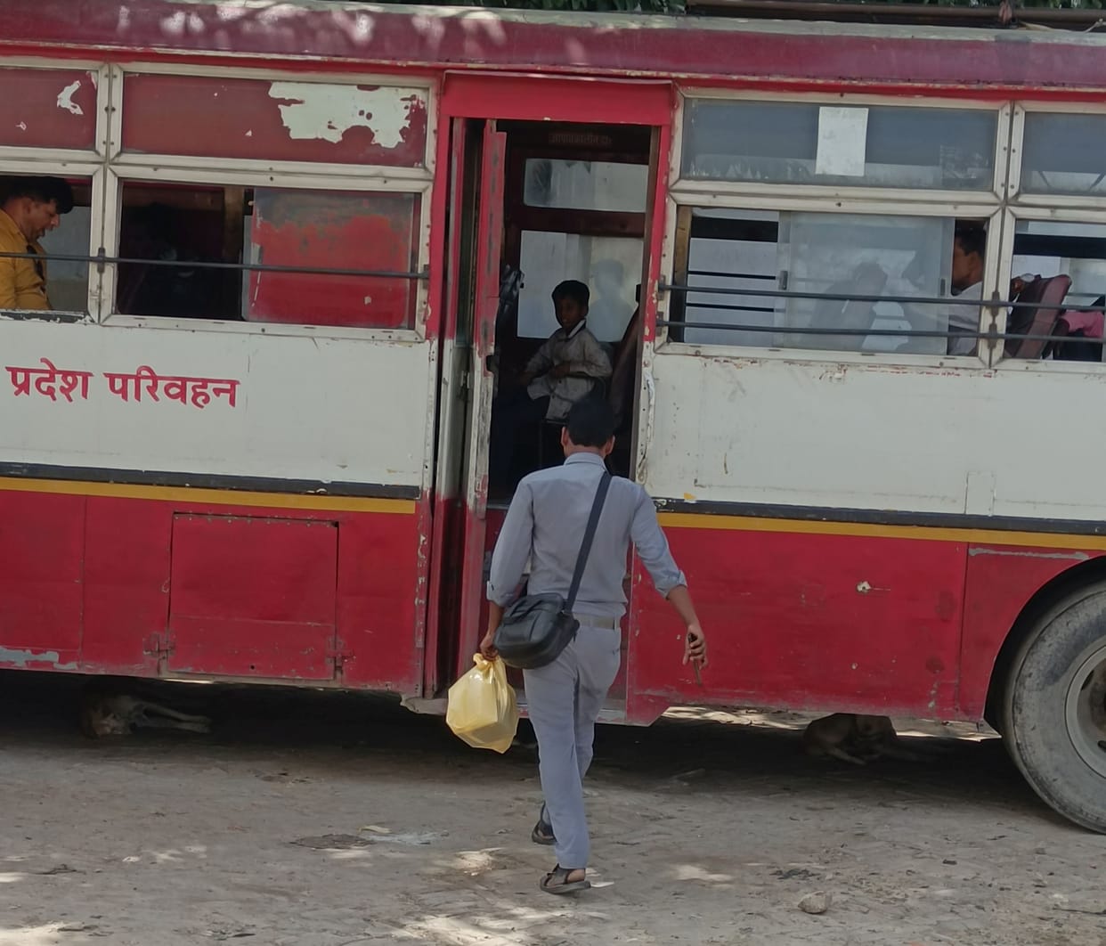 Give 70 rupees send ganja, adulterated khova by all buses