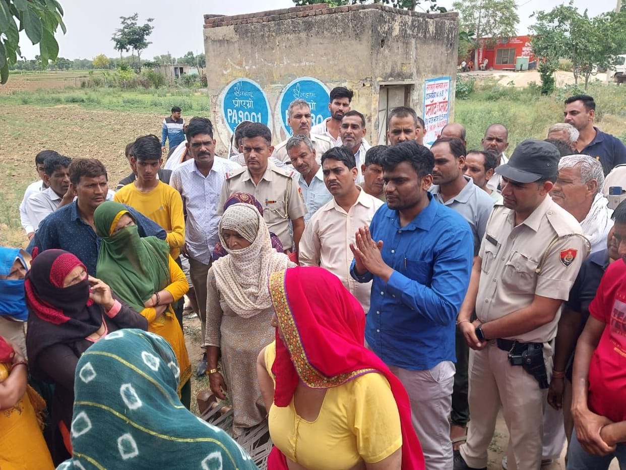 Angry villagers blocked the Rewari-Kosli road after opening the contract