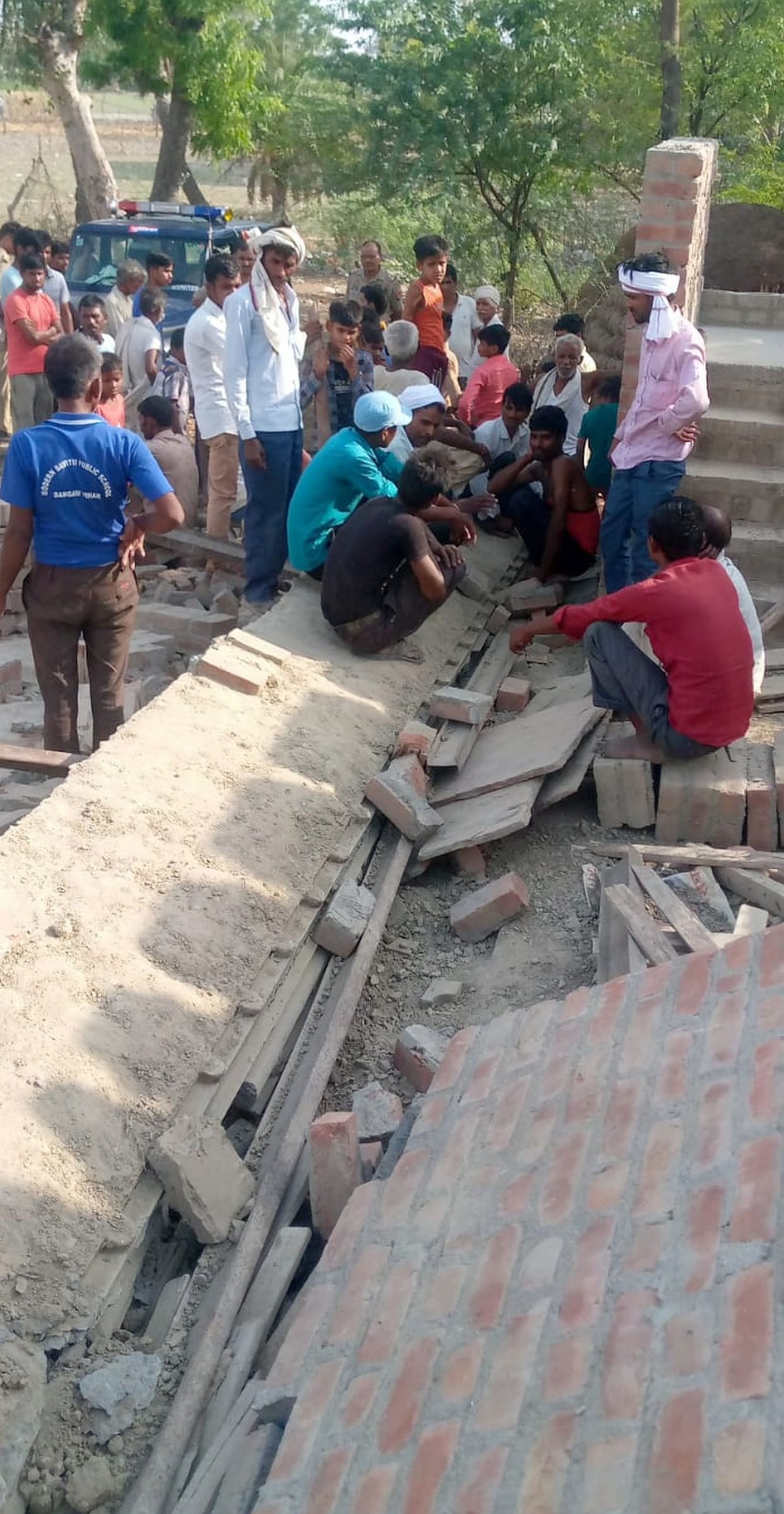 Woman dies after being buried under debris due to falling balcony, four injured