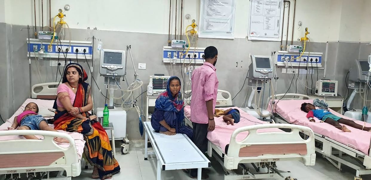 children suffering from diarrhea due to heat