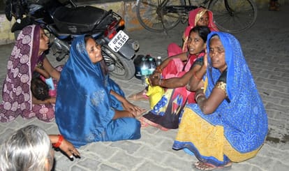 The young man repairing the power line fell from the pole due to electrocution, died
