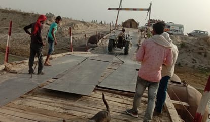 Pantoon bridge removal work intensifies, people started protest