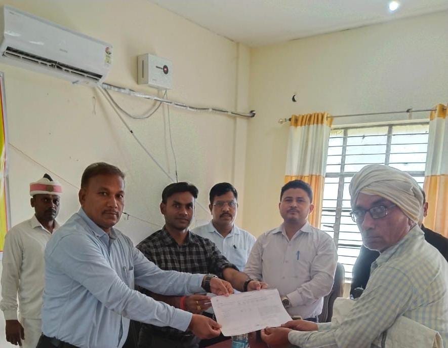 Sir! To get the name corrected in Khatauni, I have been circling the tehsil for six months