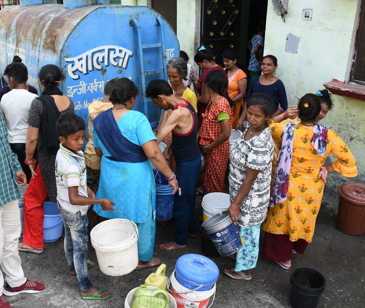 One and a half lakh population remained thirsty due to the closure of two plants
