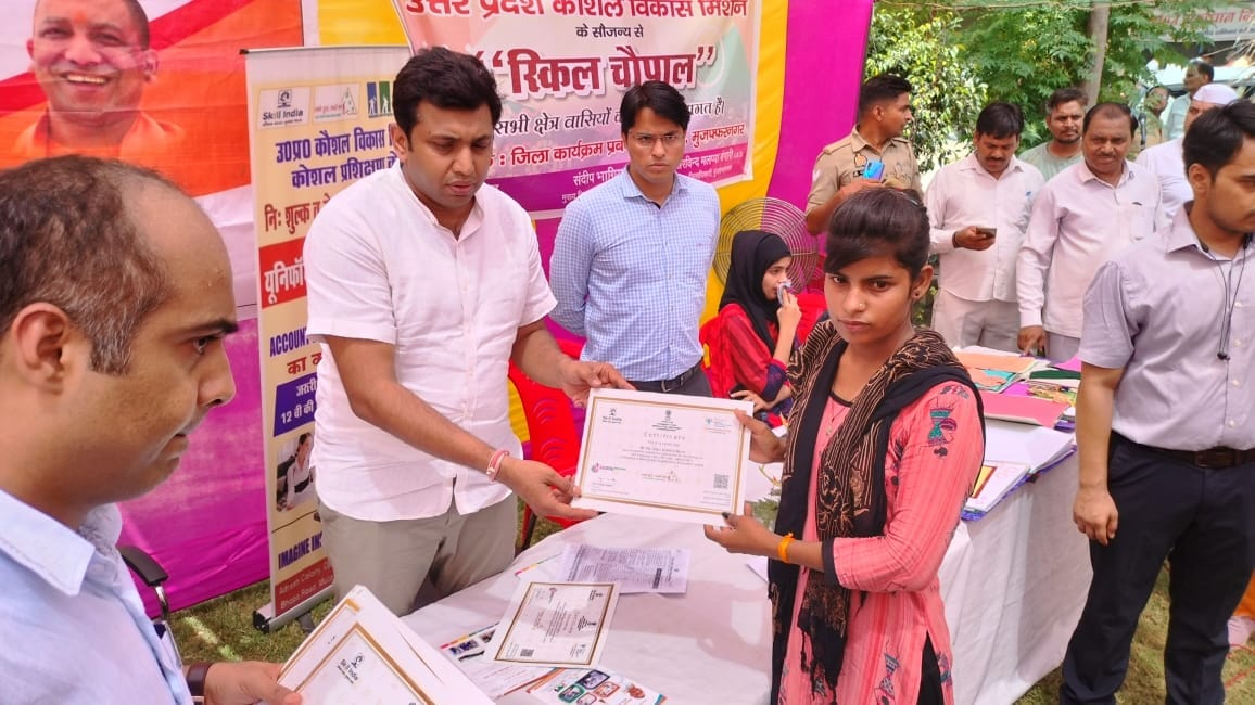DM distributed certificates to the trainees