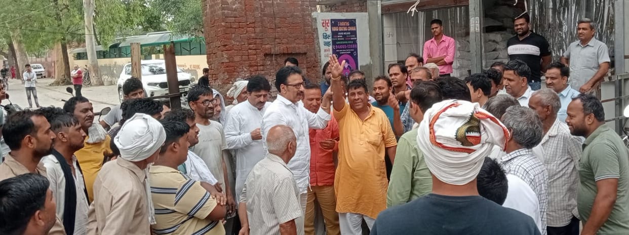 Shopkeepers expressed anger to open the gate of rest house