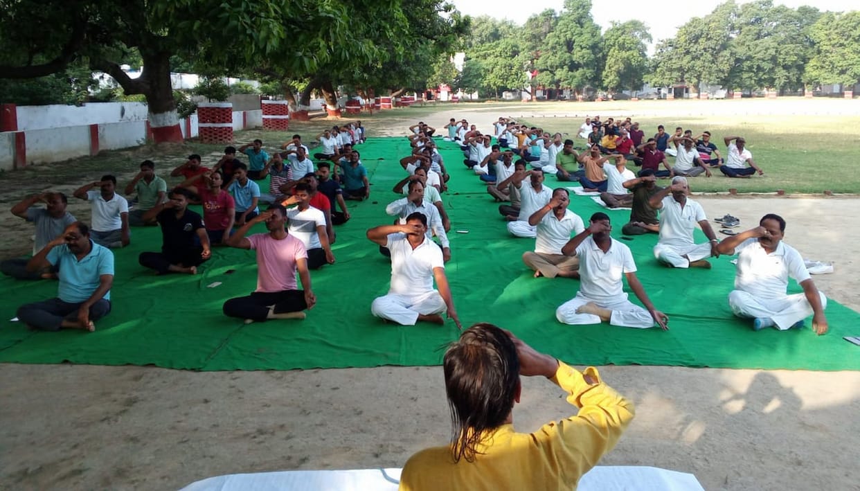 thousands of people will do yoga together