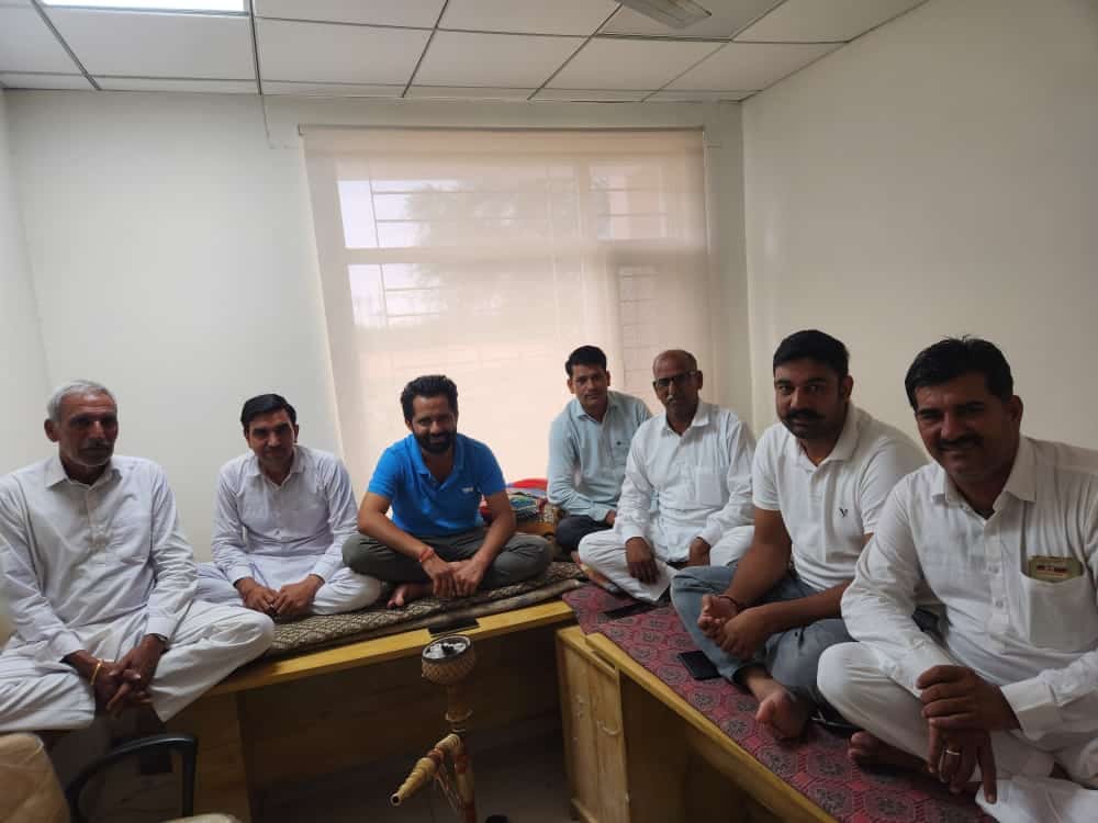 Sarpanchs going to protest against Amit Shah's rally were arrested on the way