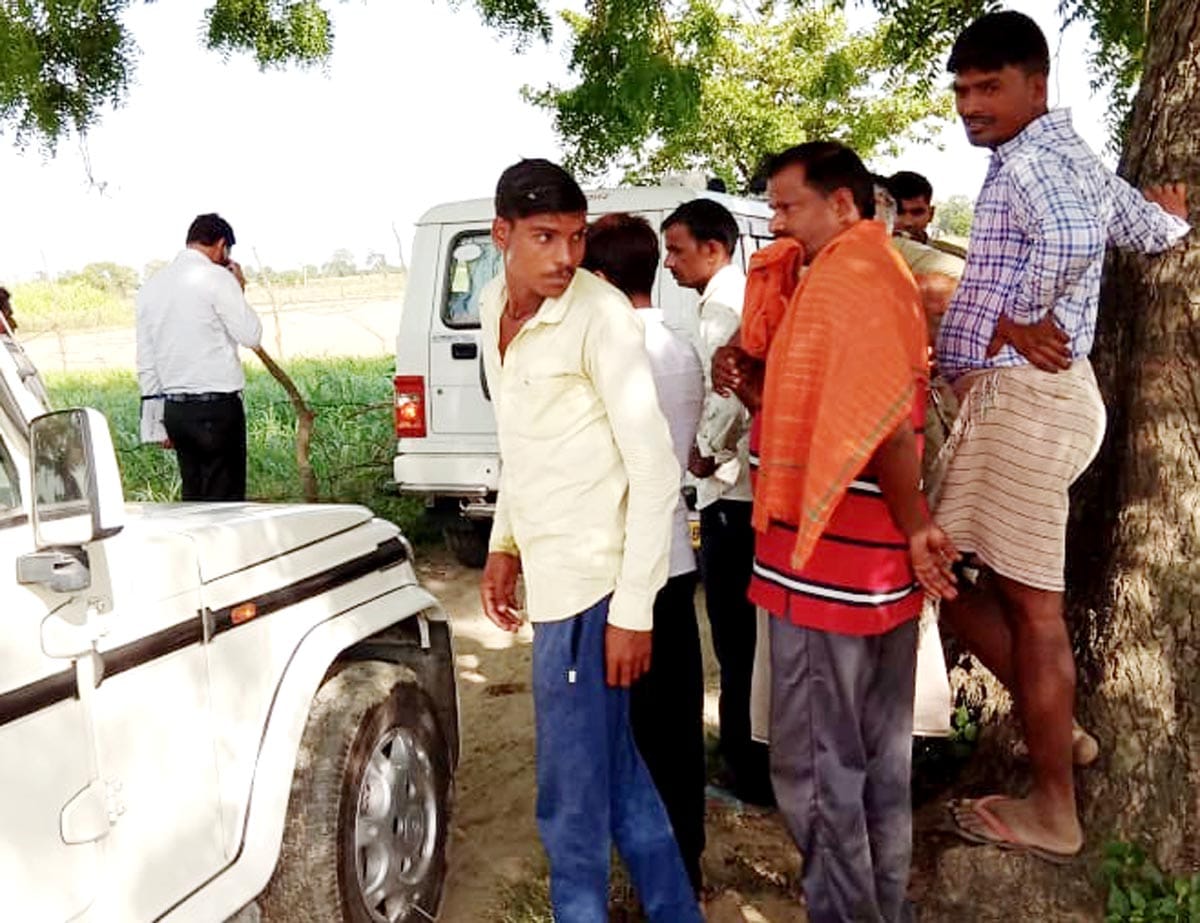 Three buffaloes died due to breakage of high tension line, angry villagers created ruckus