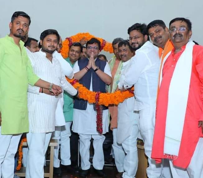 Traders should take active part in politics as well: Excise Minister