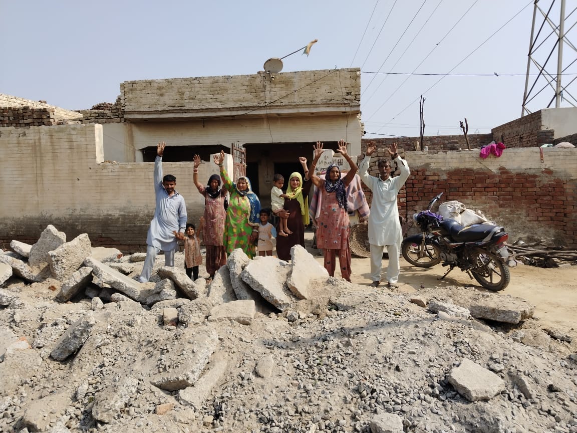 Debris dumped in front of the house in the street, people raised slogans