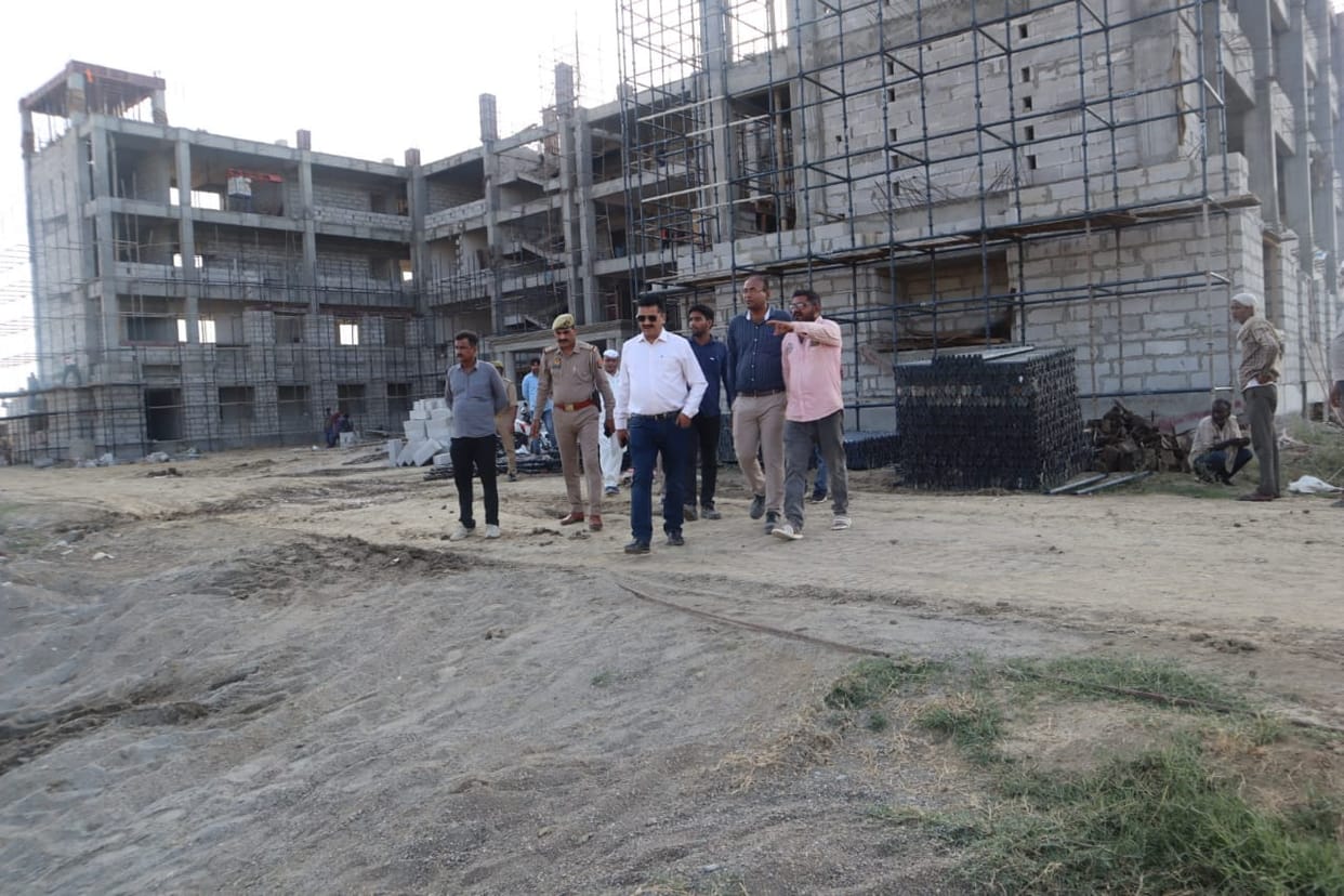 DM inspected the construction works of Maa Shakumbhari University