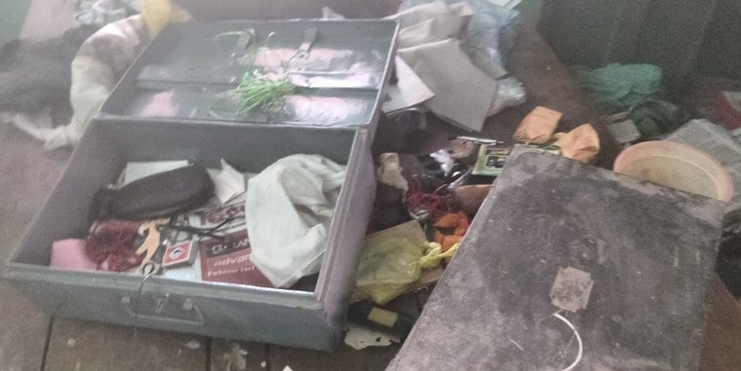 Theft at the house of a retired health worker one and a half kilometer away from the police station
