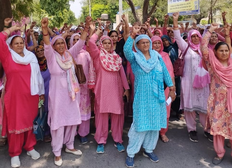 Anganwadi workers and assistants staged a sit-in