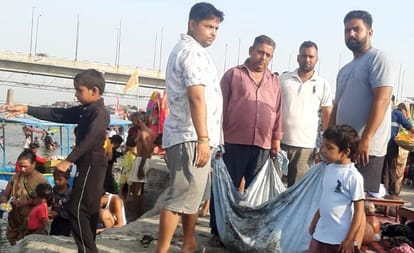 Ganga guards cleaned Kachla Ghat, warned devotees
