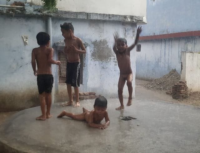 The disaster was removed by the rain of relief, people's faces blossomed