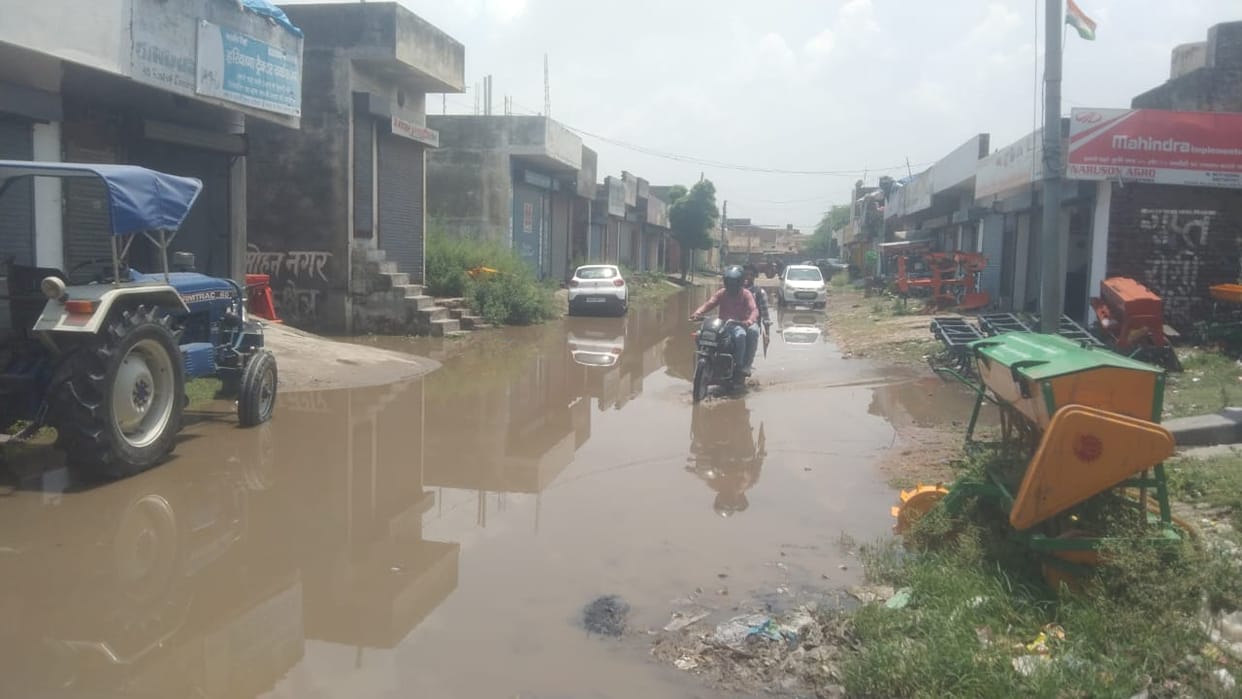 Claims of cleaning of drains, the rain exposed, roads and drains were submerged