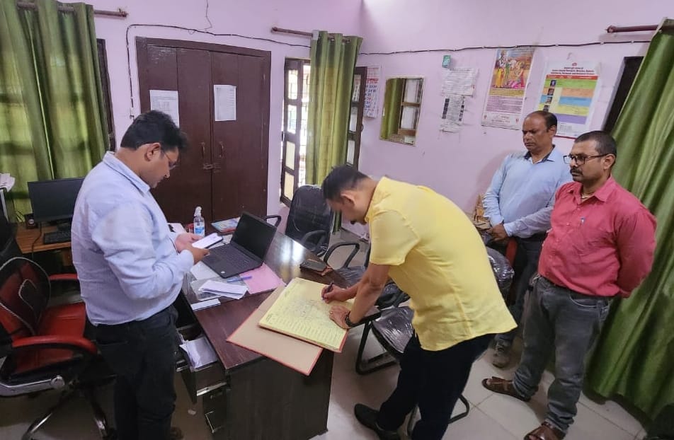 24 employees not found in offices, answer sought