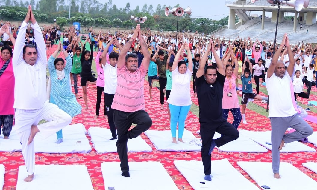 ADC fogged Yoga Marathon