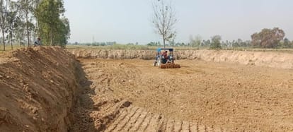 Shahjahanpur News: मत्स्य पालन से किसानों की आय बढ़ाने पर जोर Emphasis on increasing the income of farmers from fisheries