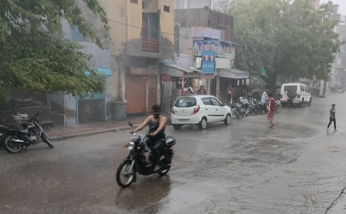 Troubled by the heat till noon, relief from rain in the evening