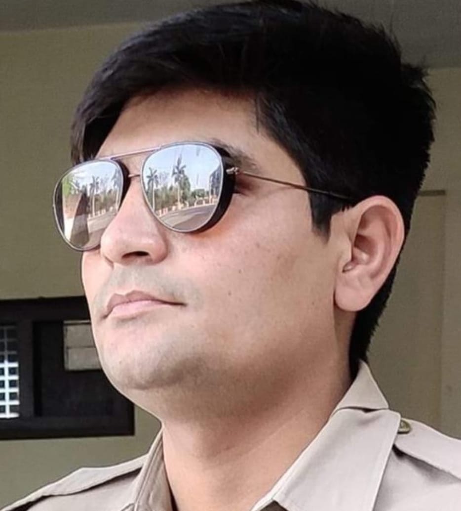Constable killed in car and Tata Magic collision