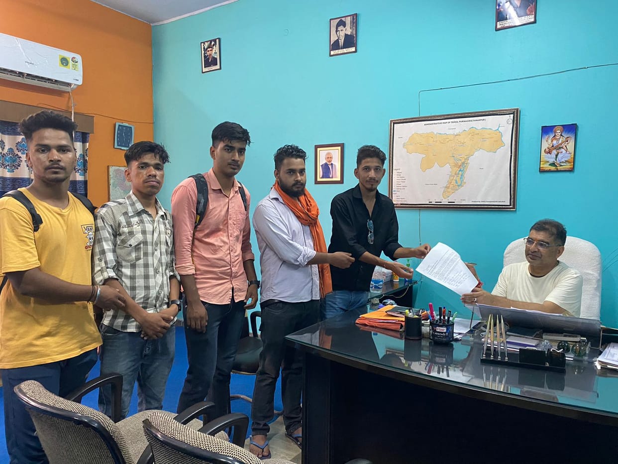 The student union also opened a front against the director and registrar