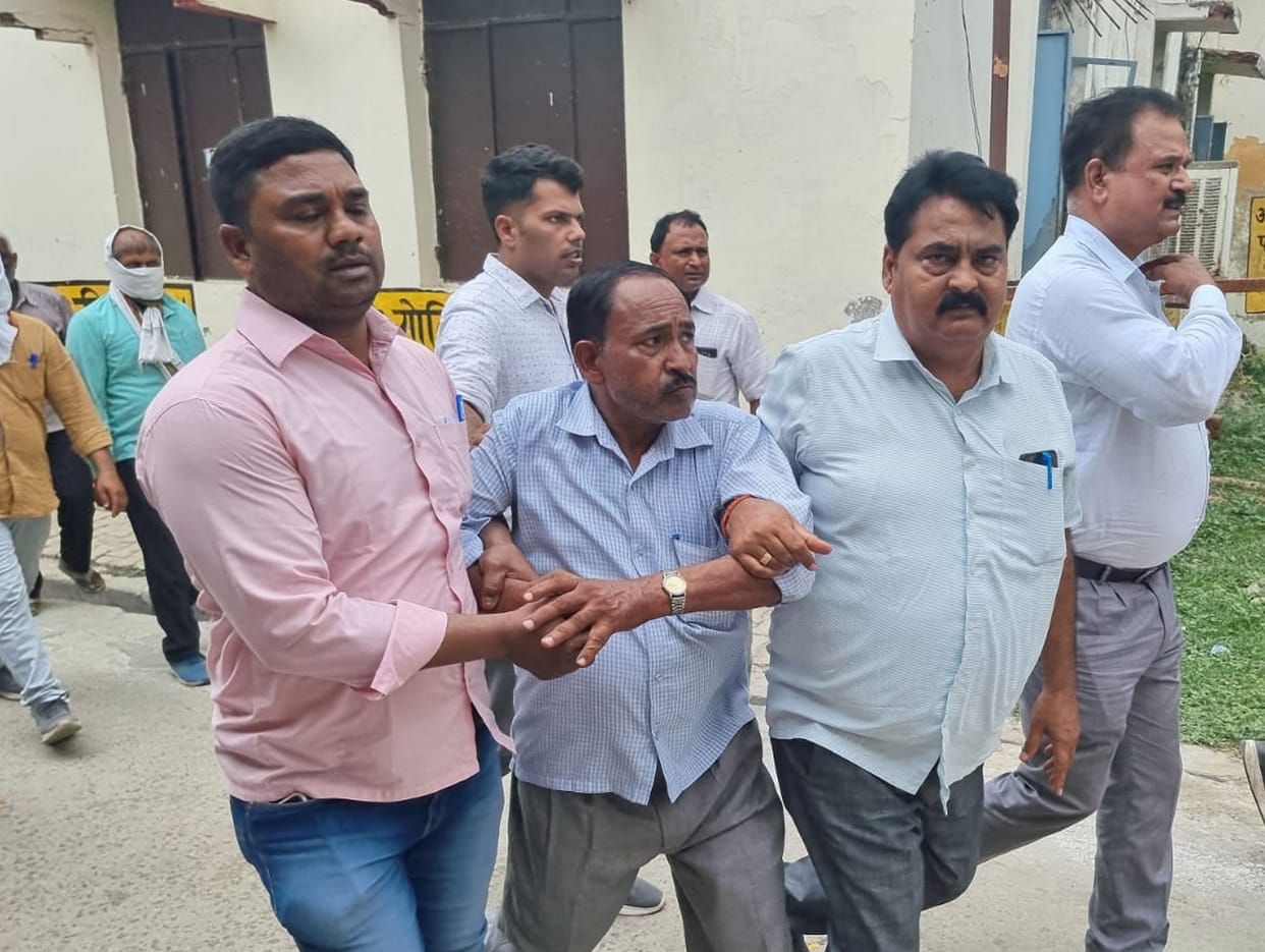 Revenue inspector caught taking bribe 10 days before retirement