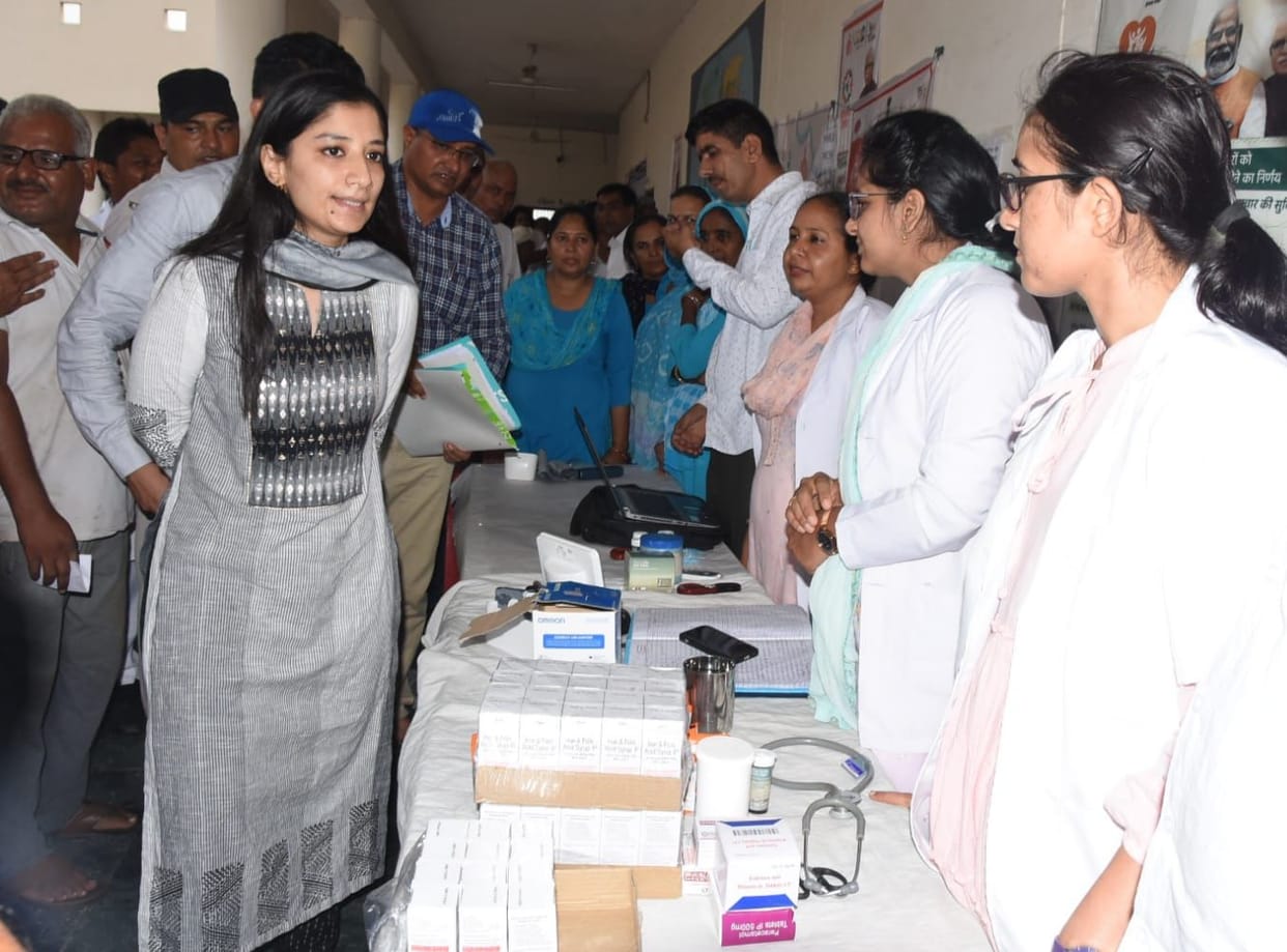 ADC heard 104 problems of villagers in Mundhal Khurd