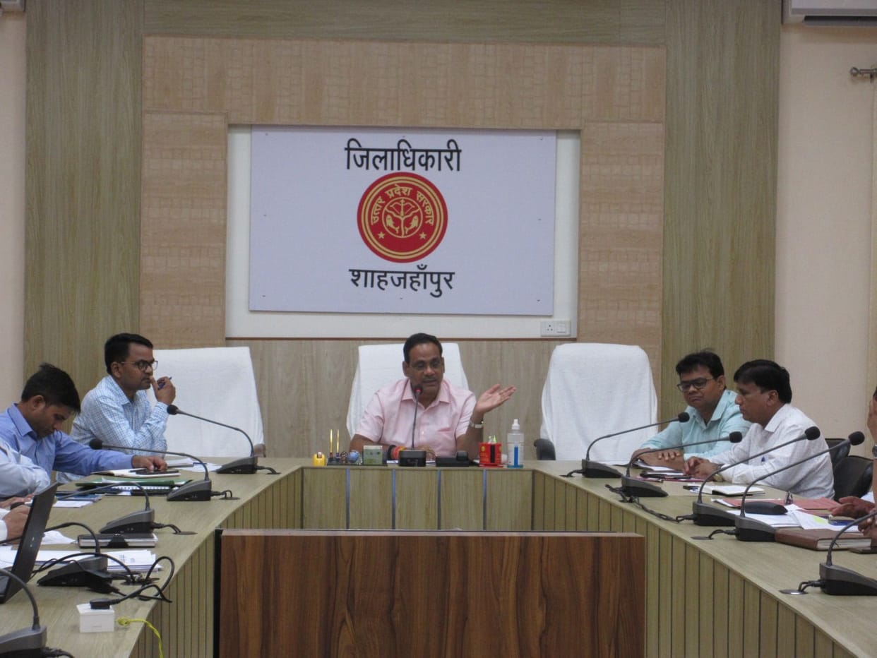 Warning to executive body on slow pace of construction of Municipal Corporation building