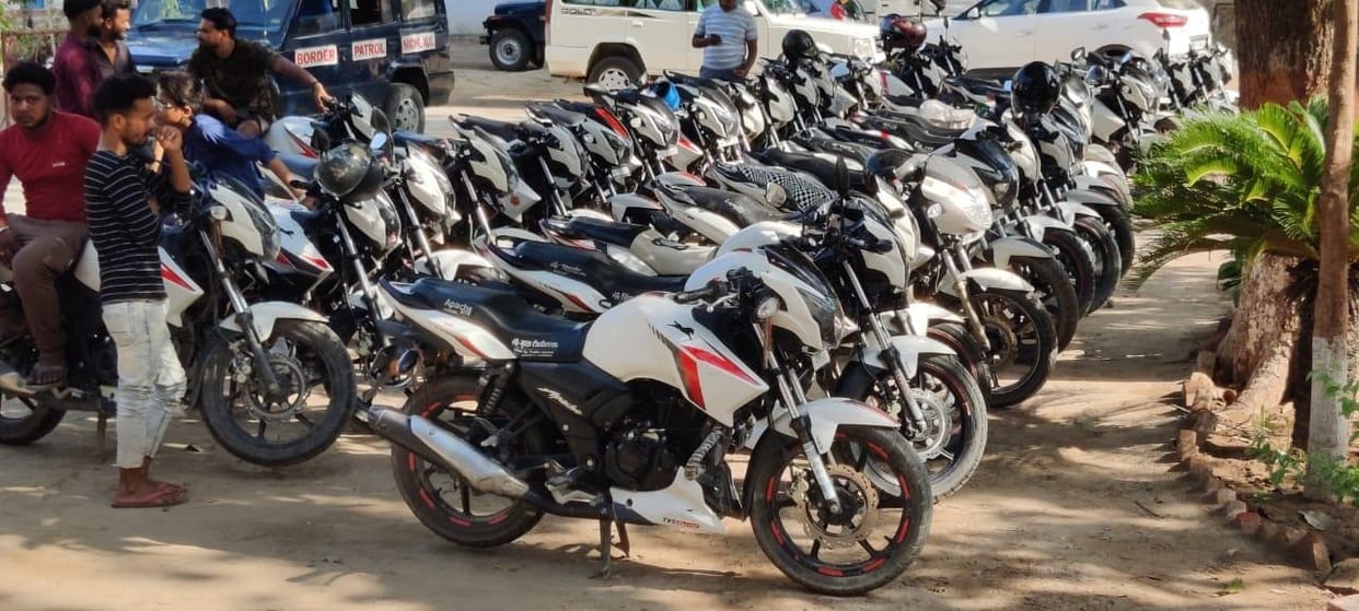 search for white bike involved in robbery