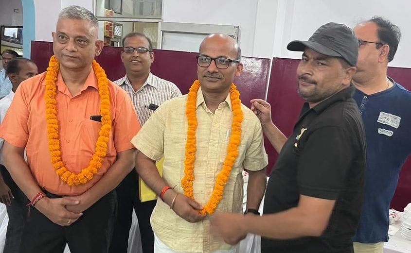 Controversy over, Vishwabhushan president of Cricket Association, Alok secretary