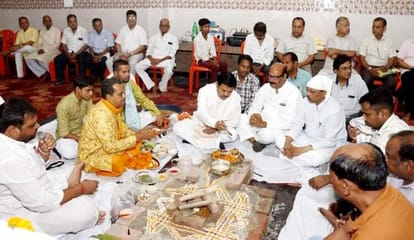Inauguration of the newly built women's hall of Swargashram, performed havan-pujan