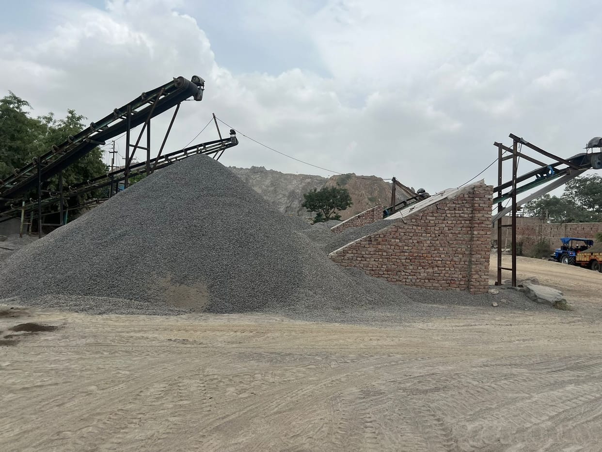 In Khanak, there was a jump of 200 rupees in the prices of crusher and gravel, the crisis of blue stone also deepened.