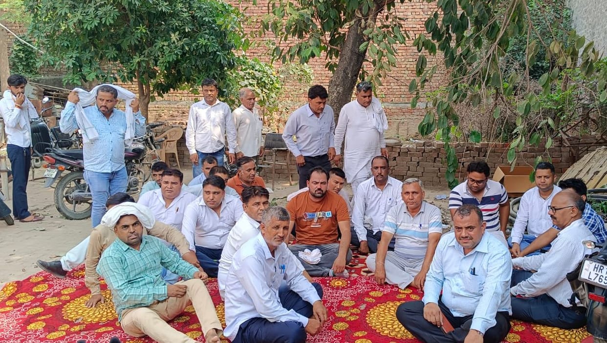 Protest against scuffle with electricians