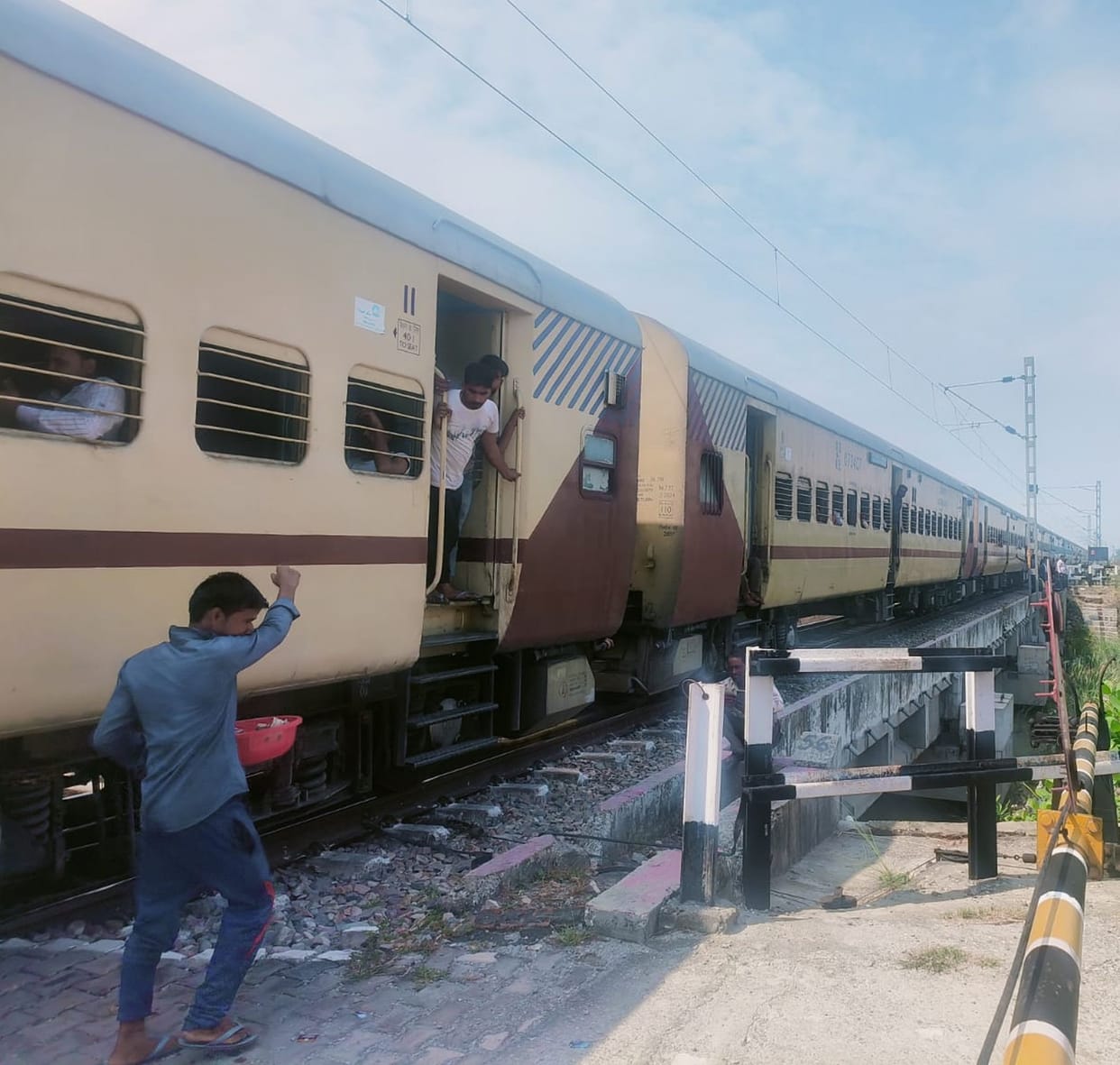 udham singh nagar news, train, OHE
