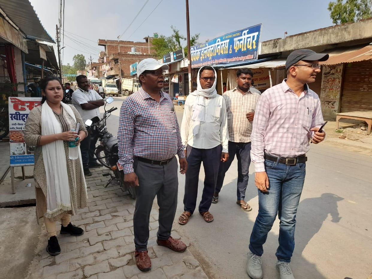There was a stir in the markets due to inspection, the shutters of the shops fell