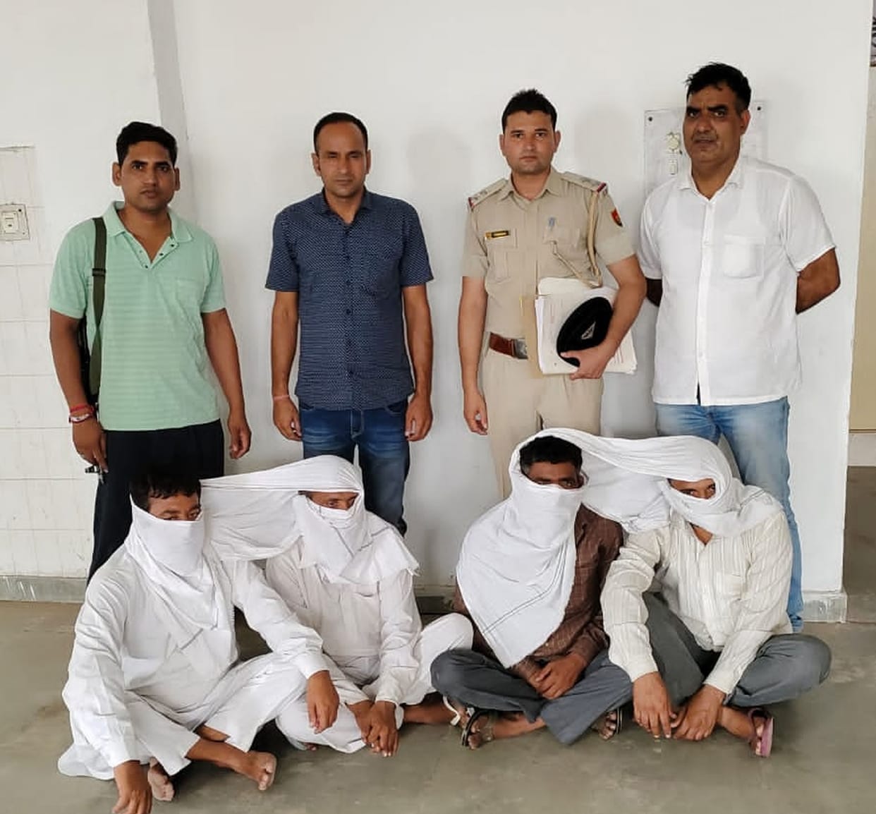4 accused arrested for stealing gold bracelet from a woman constable's bag