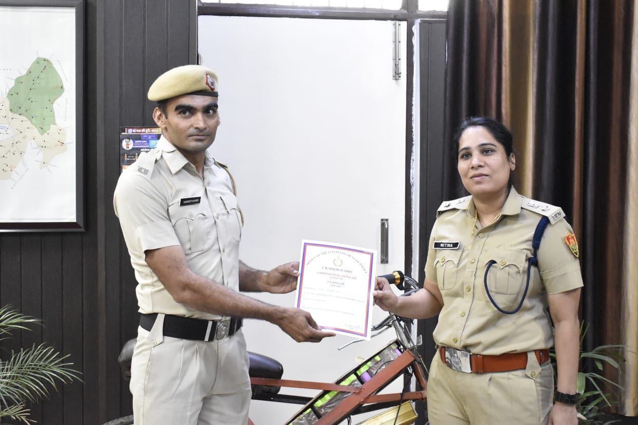Innovative Researcher Constable Sandeep got honor by the police captain